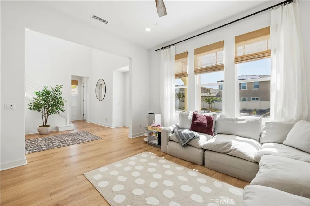 28631 Bloom Saugus, CA 91350