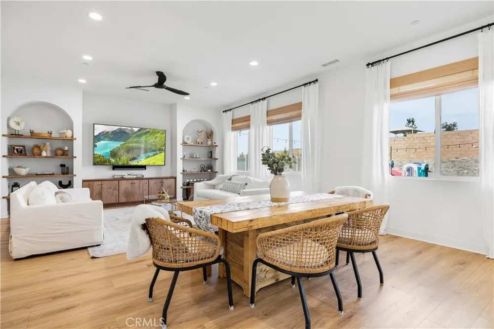 28631 Bloom Saugus, CA 91350