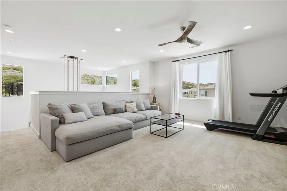 28631 Bloom Saugus, CA 91350