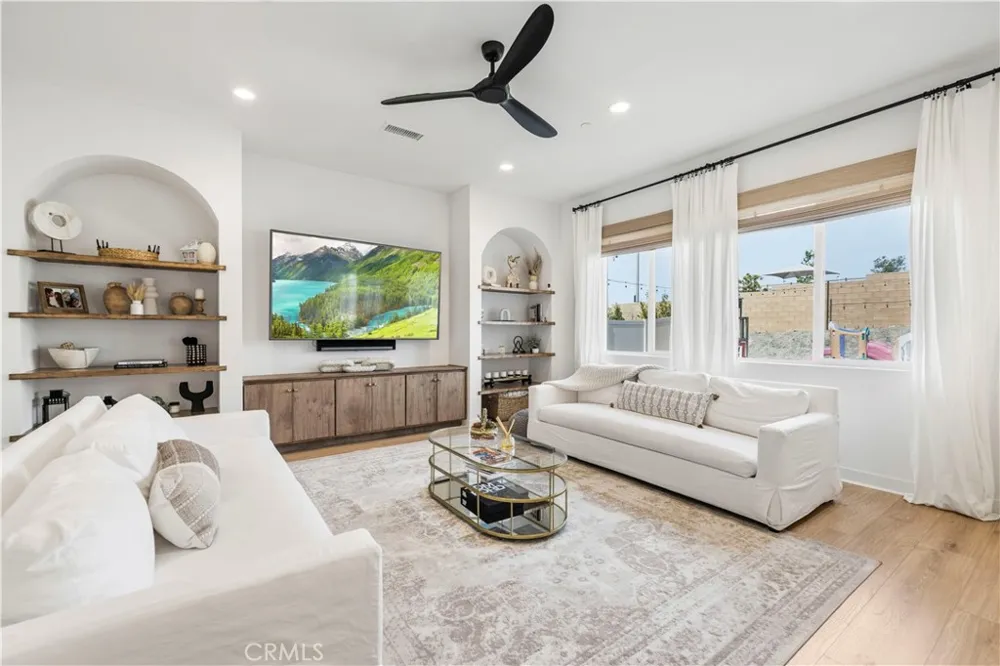 28631 Bloom Saugus, CA 91350