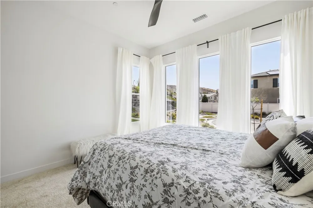 28631 Bloom Saugus, CA 91350