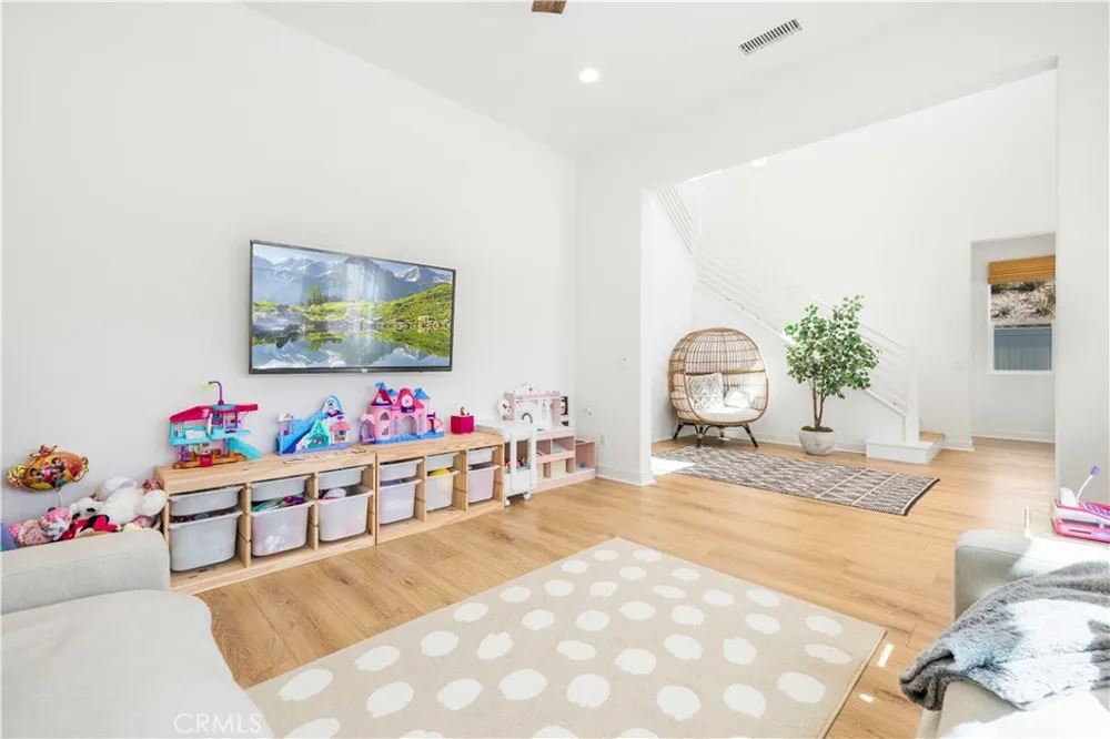 28631 Bloom Saugus, CA 91350