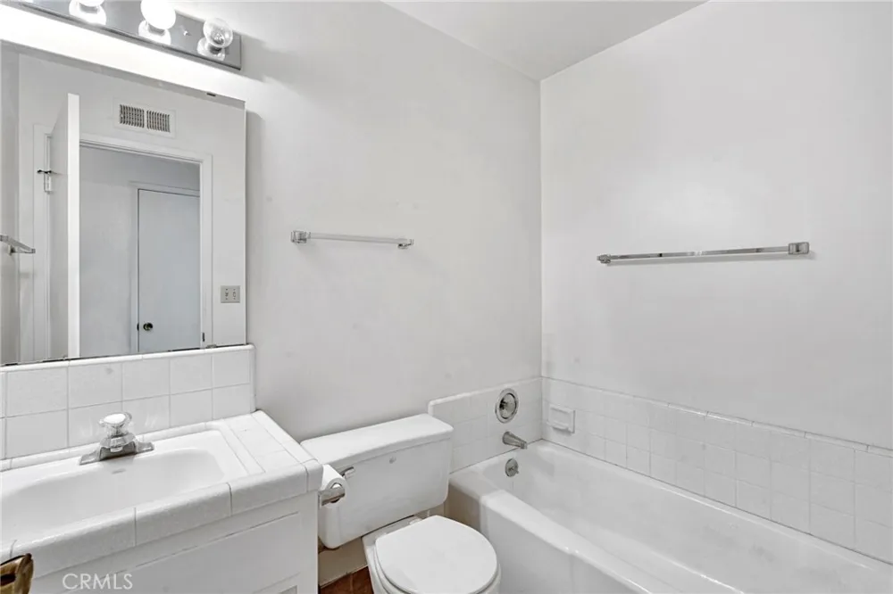 182 W Barstow Avenue #A Fresno, CA 93704