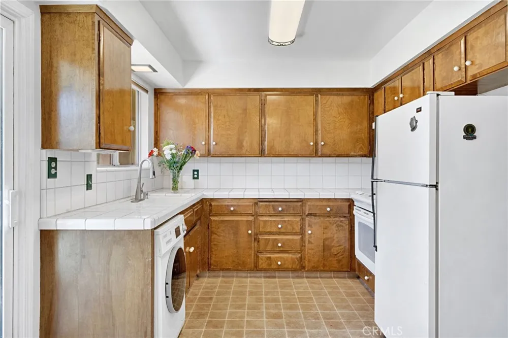 182 W Barstow Avenue #A Fresno, CA 93704