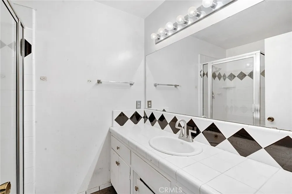 182 W Barstow Avenue #A Fresno, CA 93704