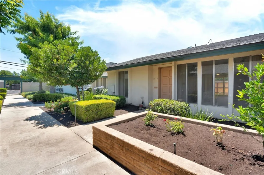 182 W Barstow Avenue #A Fresno, CA 93704