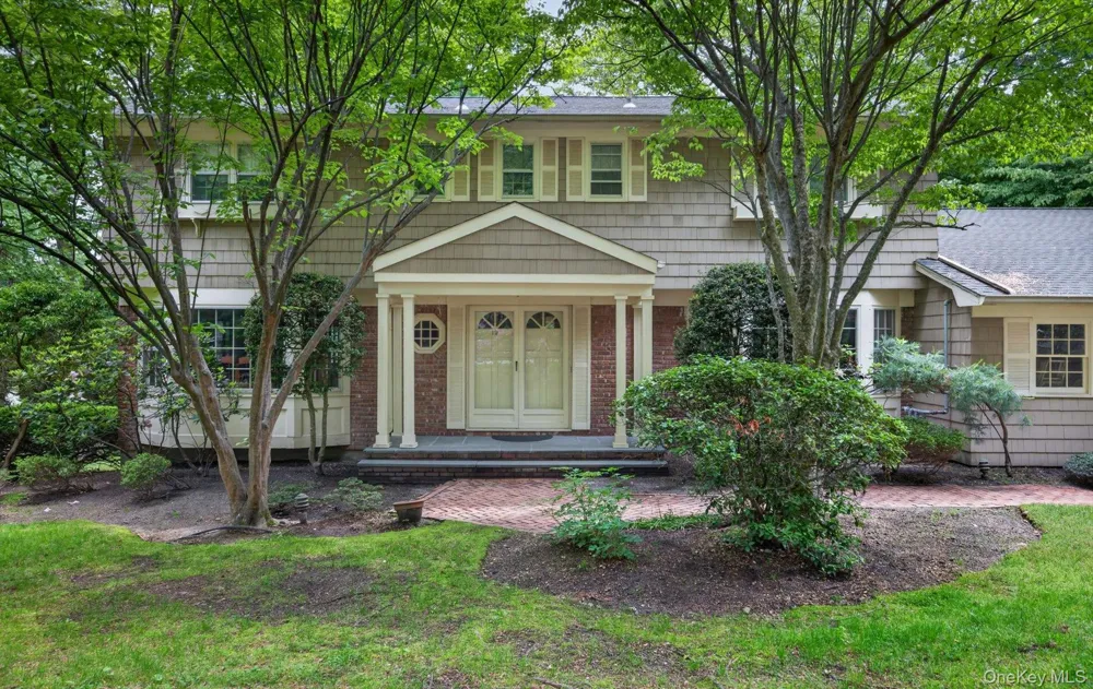 19 Seward Drive Woodbury, NY 11797