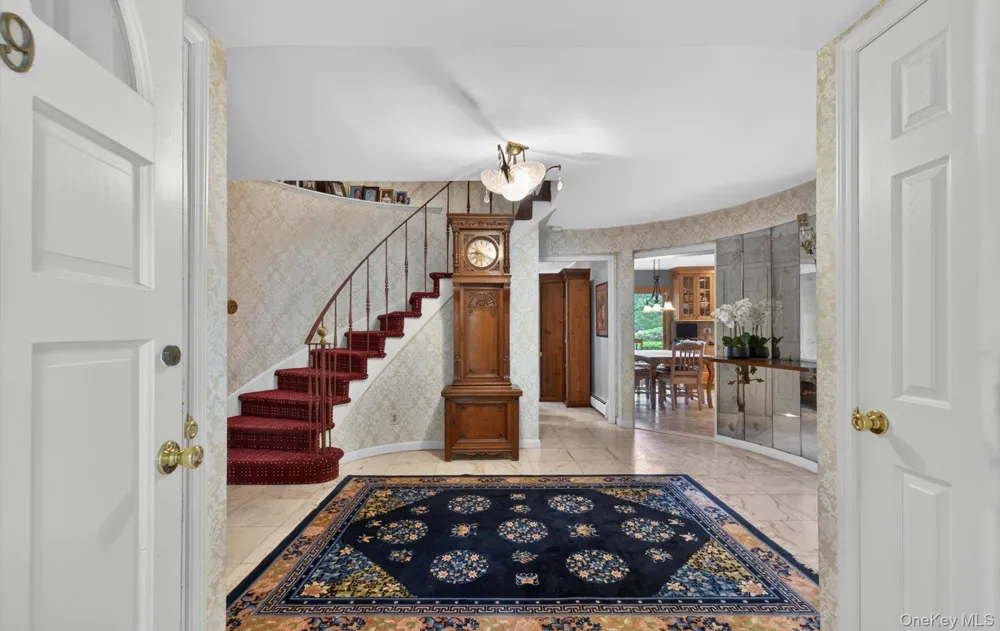 19 Seward Drive Woodbury, NY 11797