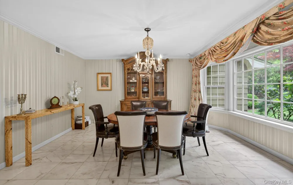 19 Seward Drive Woodbury, NY 11797