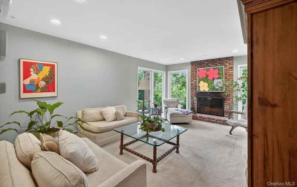 19 Seward Drive Woodbury, NY 11797