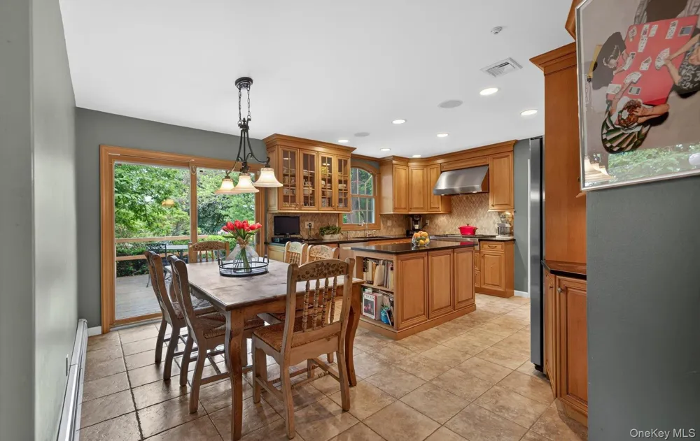 19 Seward Drive Woodbury, NY 11797