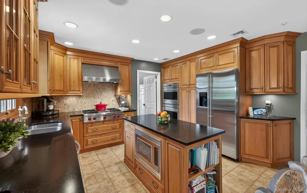 19 Seward Drive Woodbury, NY 11797