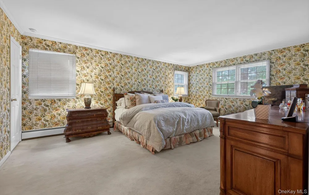19 Seward Drive Woodbury, NY 11797