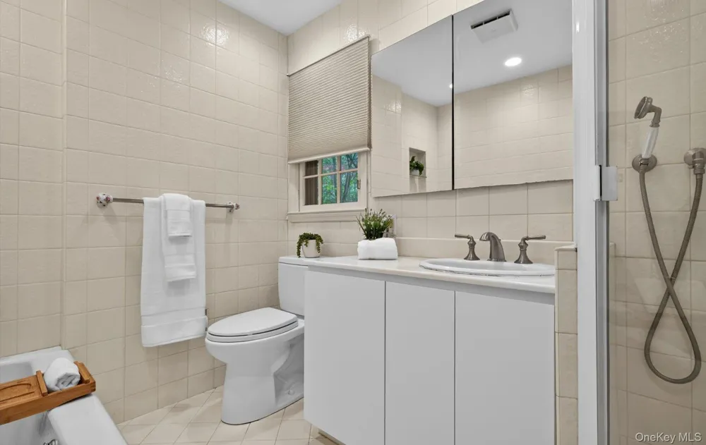 19 Seward Drive Woodbury, NY 11797