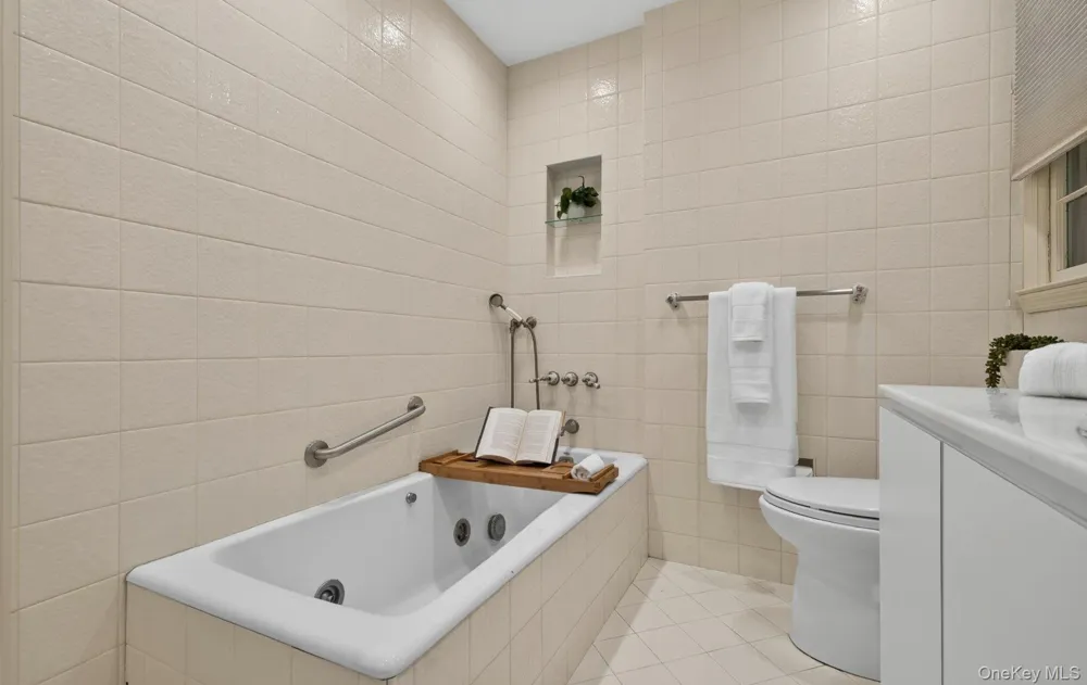 19 Seward Drive Woodbury, NY 11797