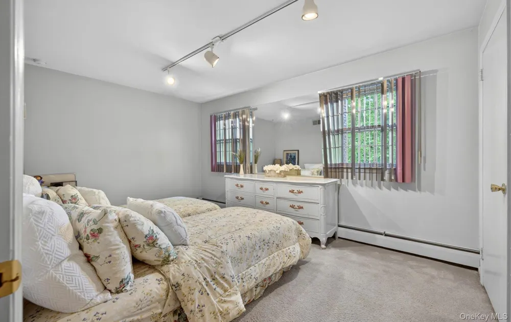 19 Seward Drive Woodbury, NY 11797