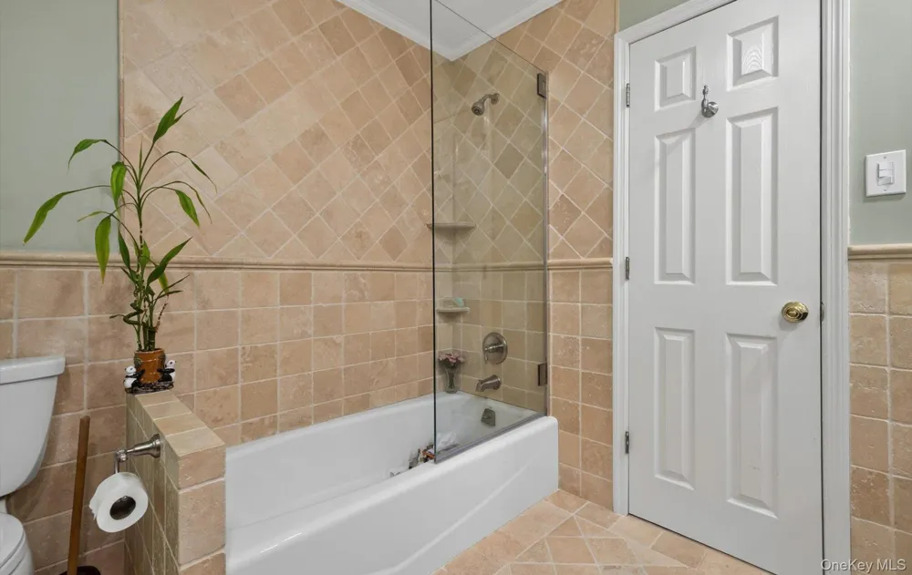 19 Seward Drive Woodbury, NY 11797