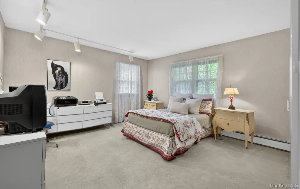 19 Seward Drive Woodbury, NY 11797