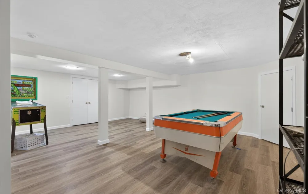 19 Seward Drive Woodbury, NY 11797