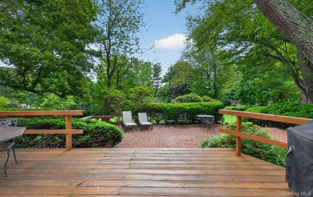 19 Seward Drive Woodbury, NY 11797