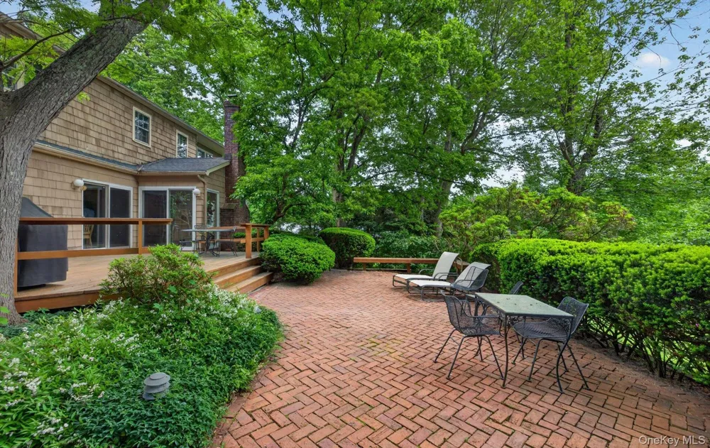19 Seward Drive Woodbury, NY 11797