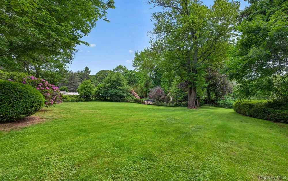 19 Seward Drive Woodbury, NY 11797