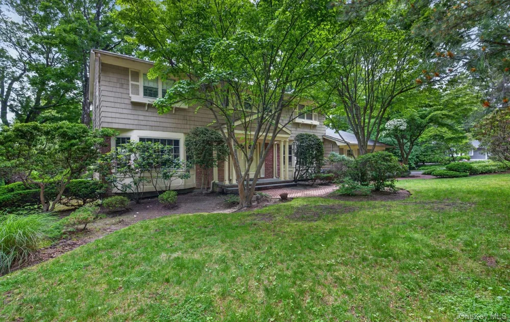 19 Seward Drive Woodbury, NY 11797