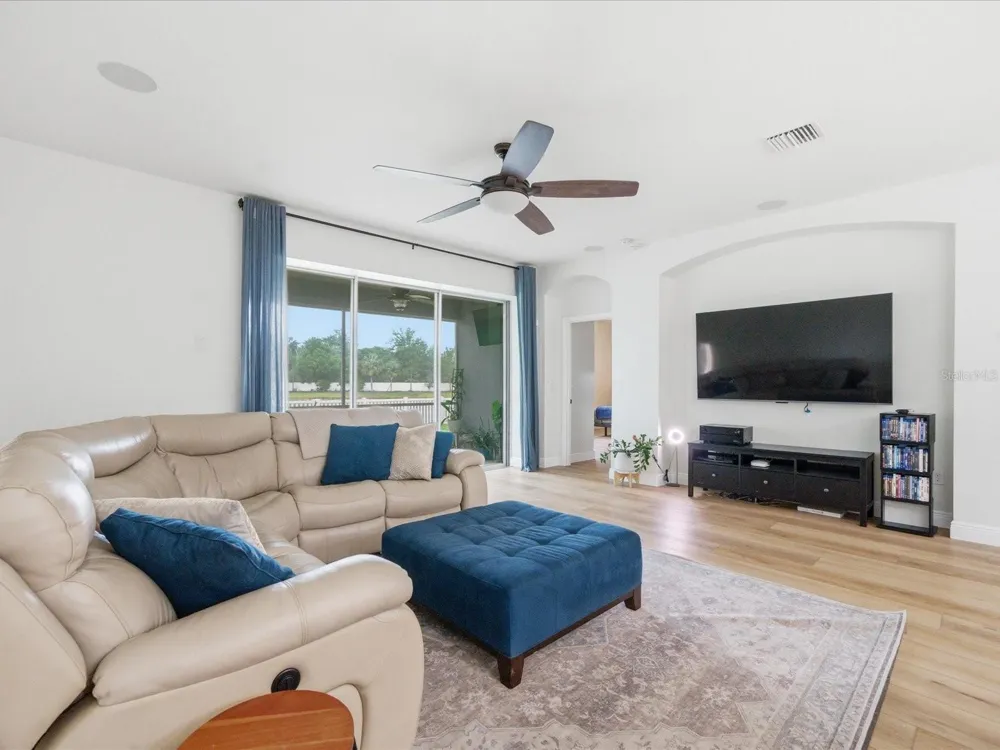 17735 BRIGHT WHEAT DRIVE Lithia, FL 33547