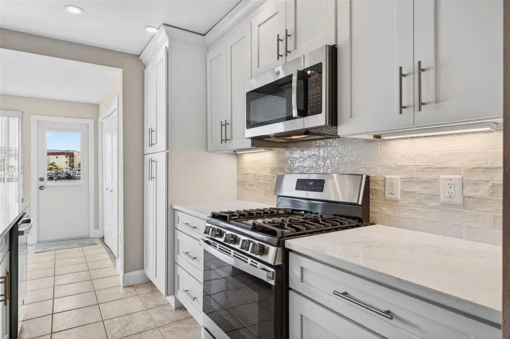 5925 SHORE BOULEVARD S #108 Gulfport, FL 33707