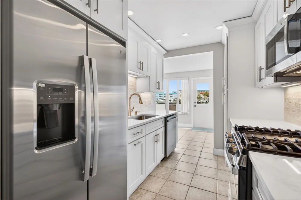 5925 SHORE BOULEVARD S #108 Gulfport, FL 33707