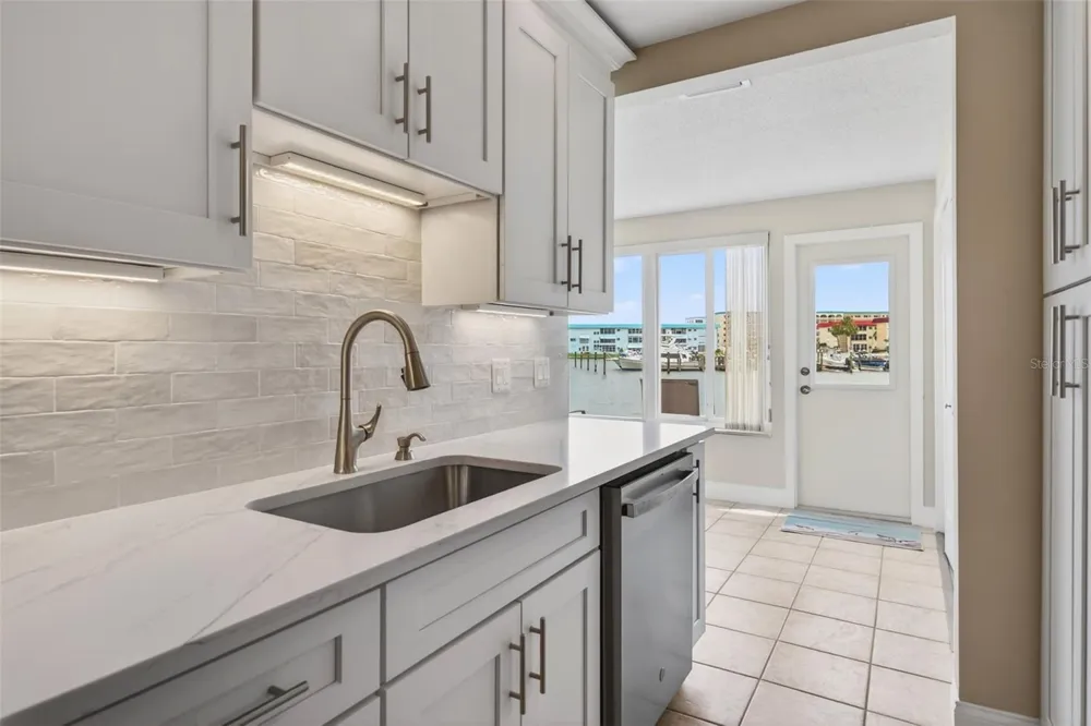 5925 SHORE BOULEVARD S #108 Gulfport, FL 33707