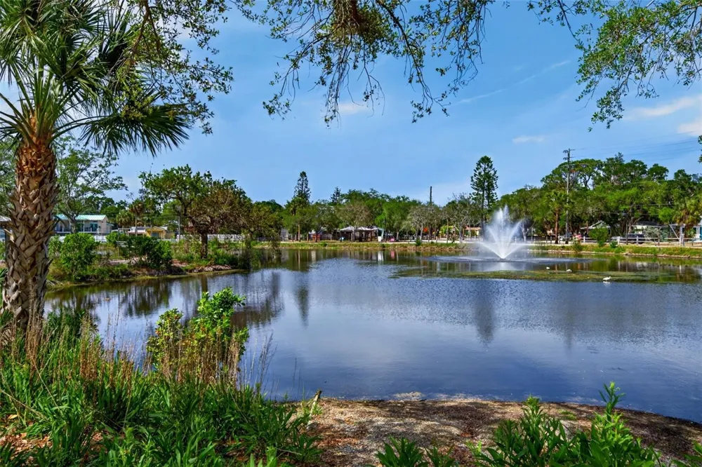 5925 SHORE BOULEVARD S #108 Gulfport, FL 33707