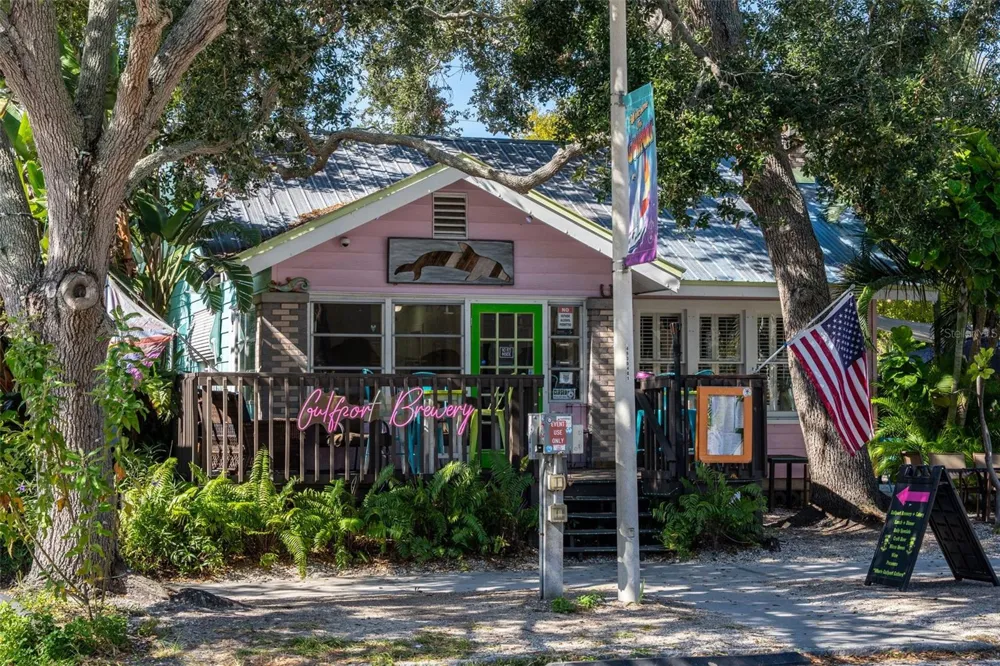 5925 SHORE BOULEVARD S #108 Gulfport, FL 33707