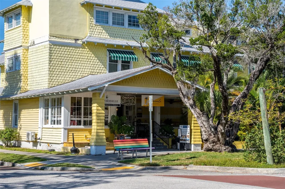 5925 SHORE BOULEVARD S #108 Gulfport, FL 33707