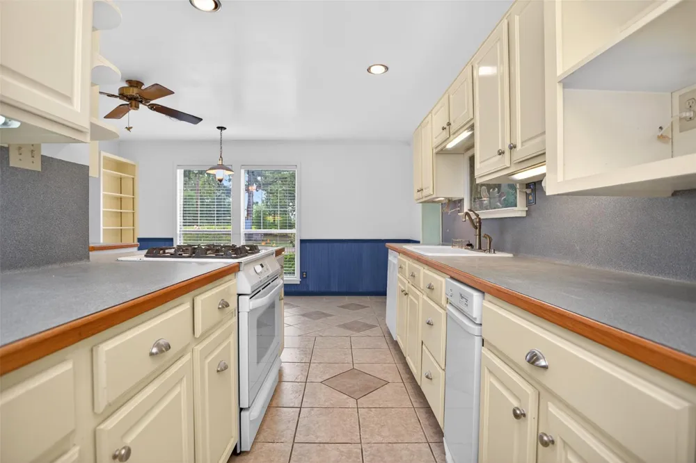 540 County Road 4677 Kennard, TX 75847