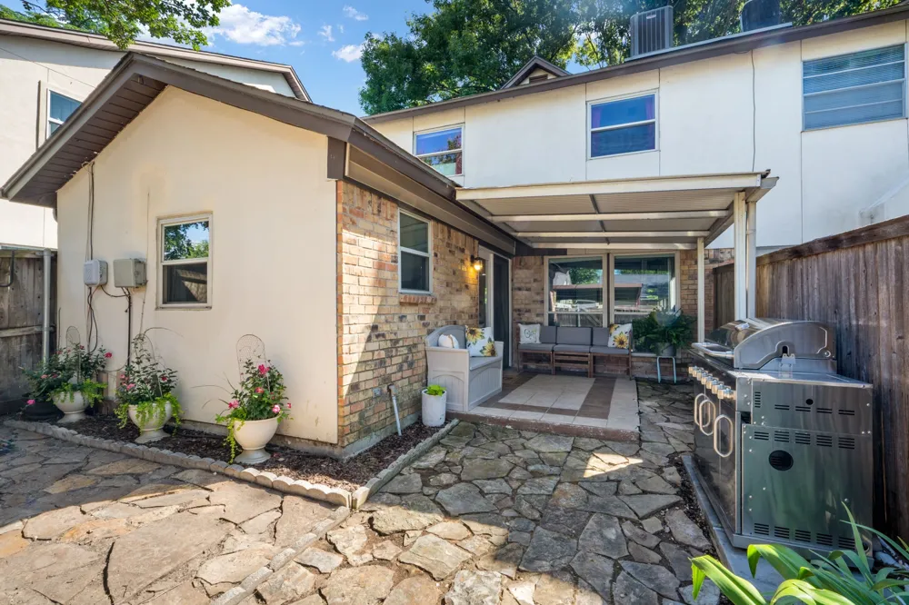 4822 Rollingwood Court Garland, TX 75043