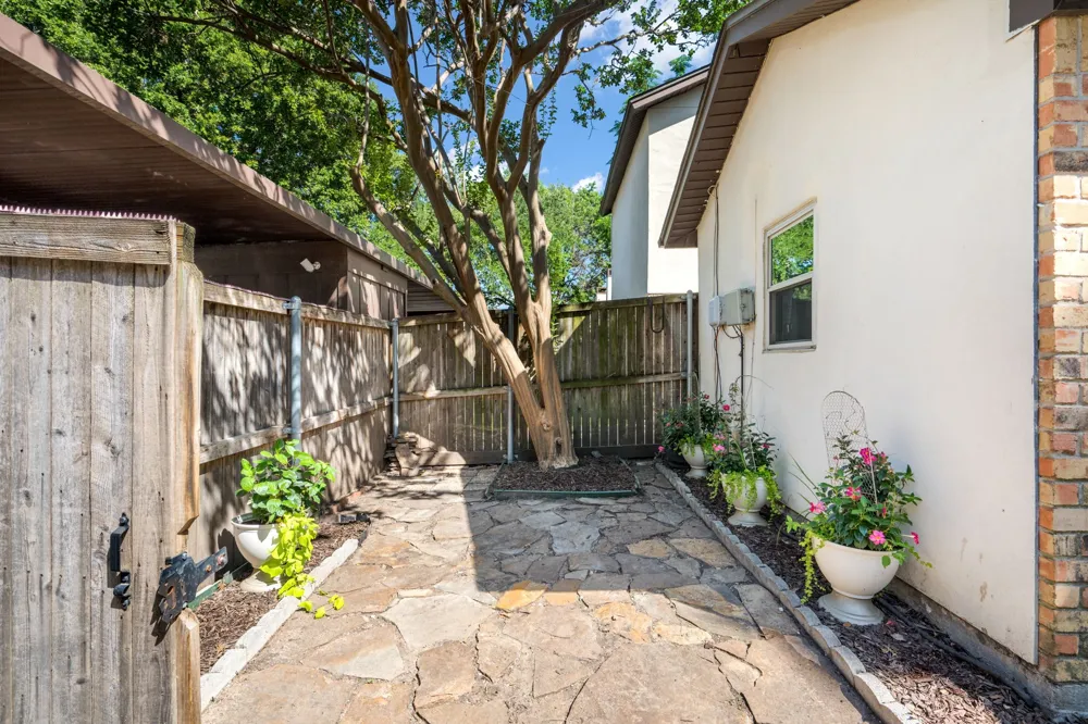 4822 Rollingwood Court Garland, TX 75043