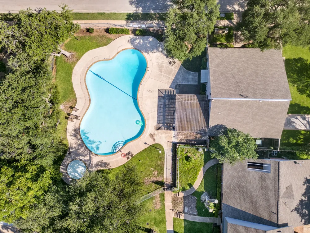 4822 Rollingwood Court Garland, TX 75043