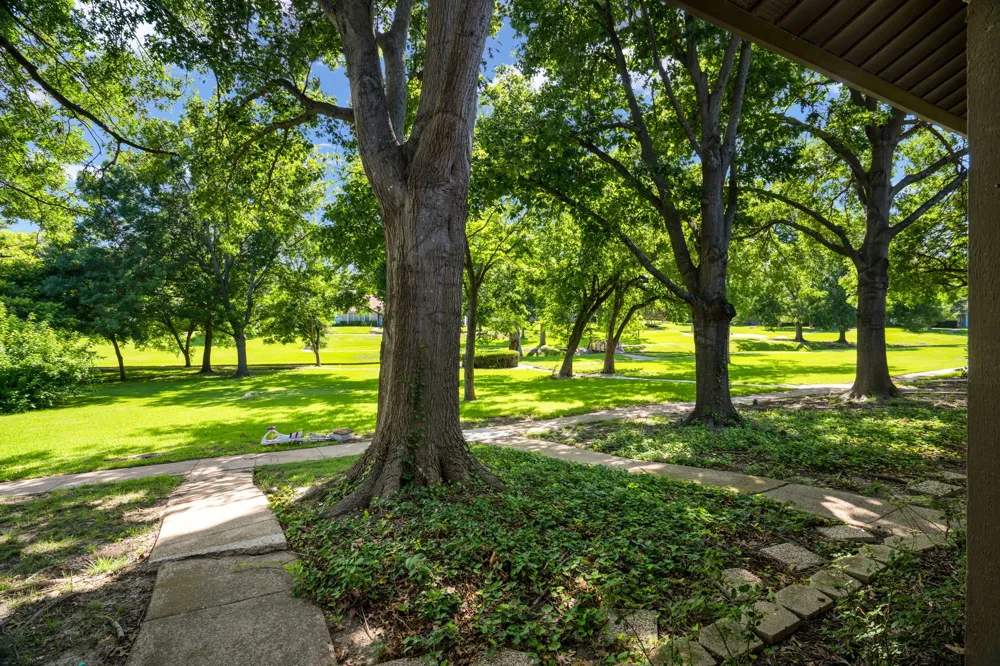 4822 Rollingwood Court Garland, TX 75043