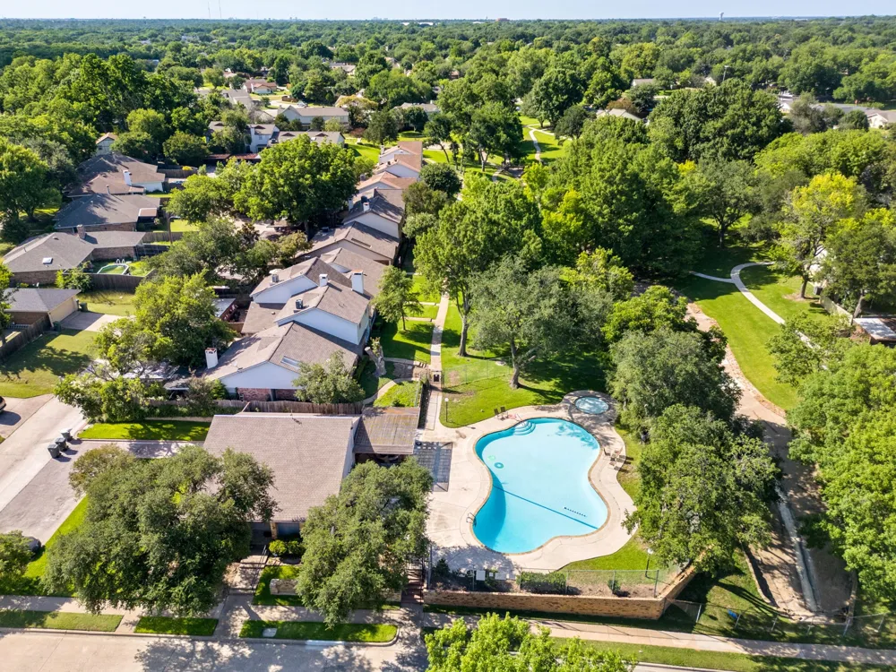 4822 Rollingwood Court Garland, TX 75043