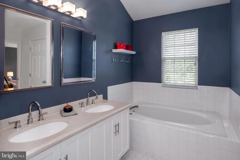 408 AMBERLEIGH DRIVE Pennington, NJ 08534