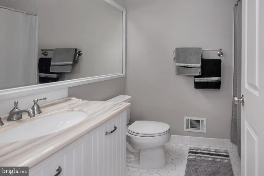 408 AMBERLEIGH DRIVE Pennington, NJ 08534