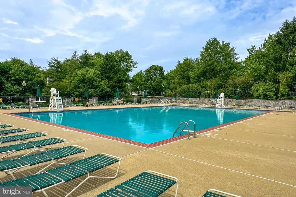 408 AMBERLEIGH DRIVE Pennington, NJ 08534