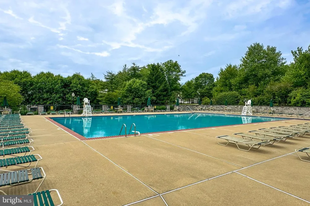 408 AMBERLEIGH DRIVE Pennington, NJ 08534