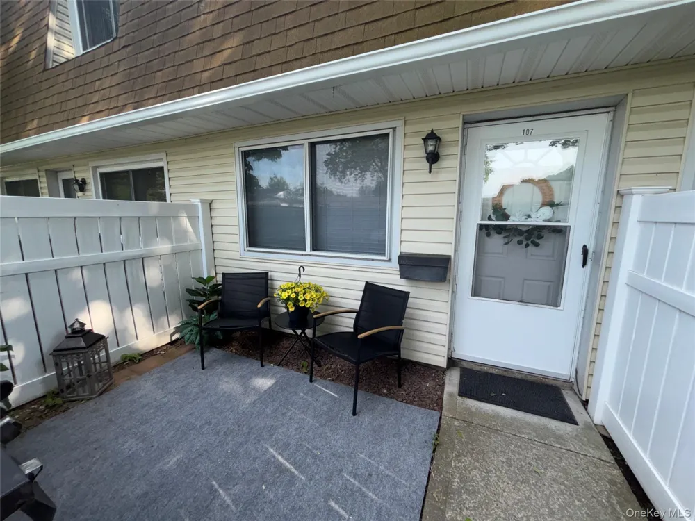 107 Storm Drive Holtsville, NY 11742