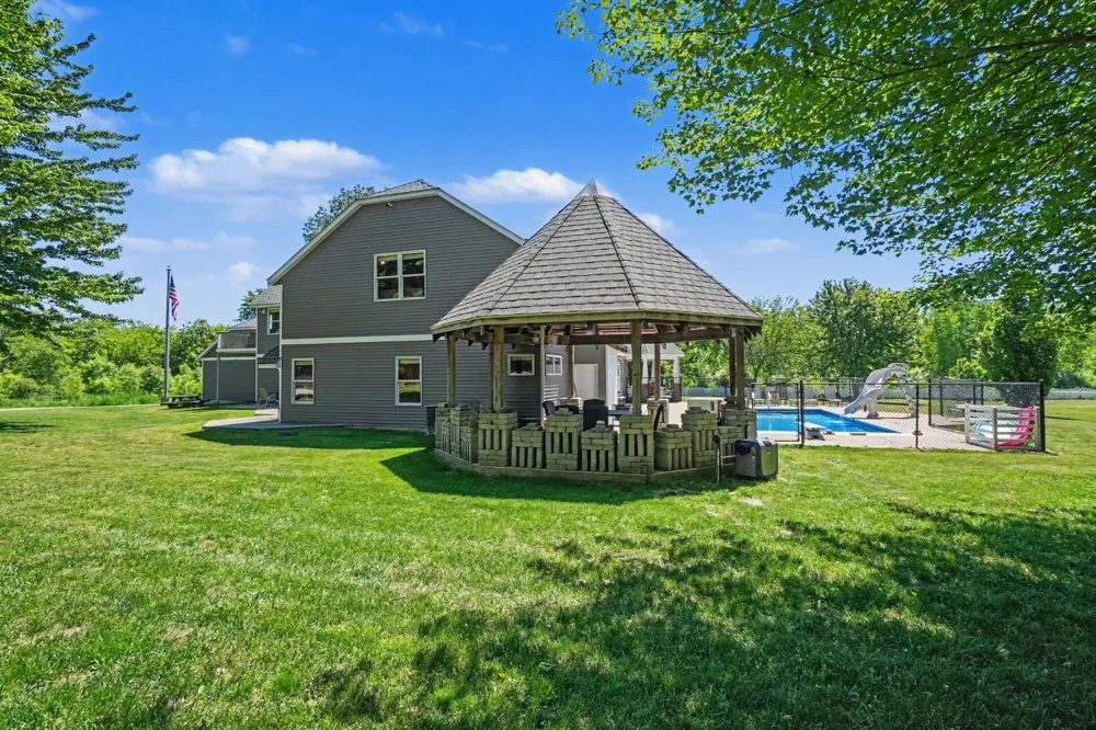 1662 66th Street Fennville, MI 49408