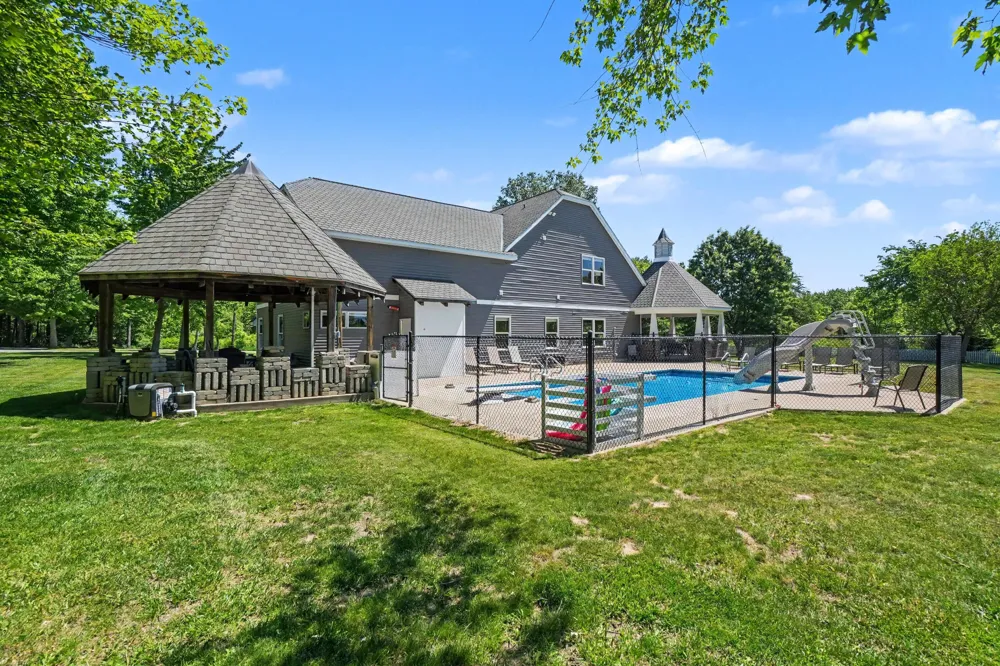 1662 66th Street Fennville, MI 49408
