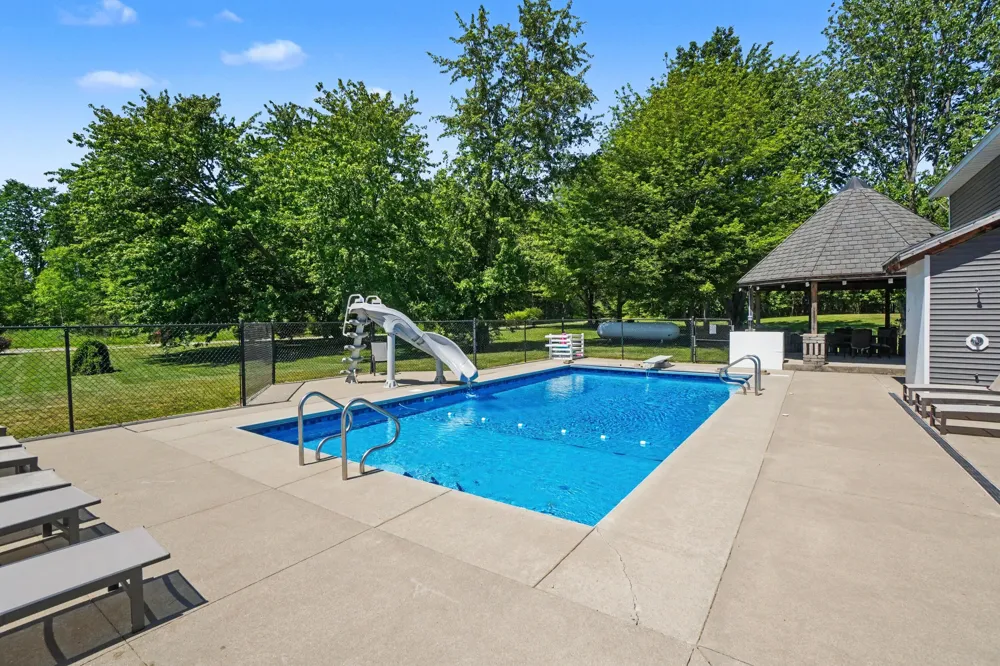 1662 66th Street Fennville, MI 49408