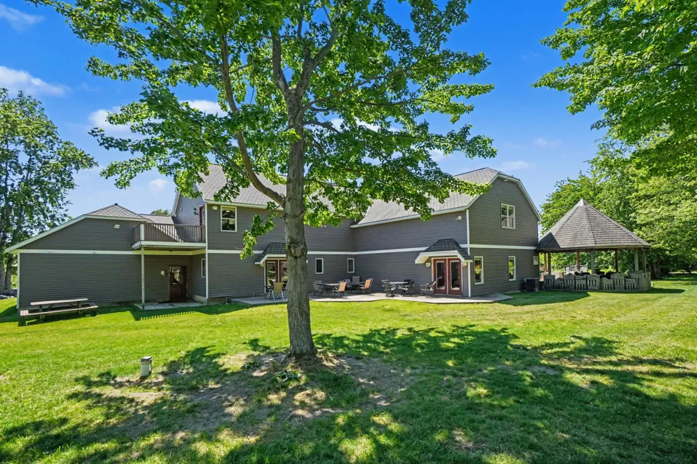 1662 66th Street Fennville, MI 49408
