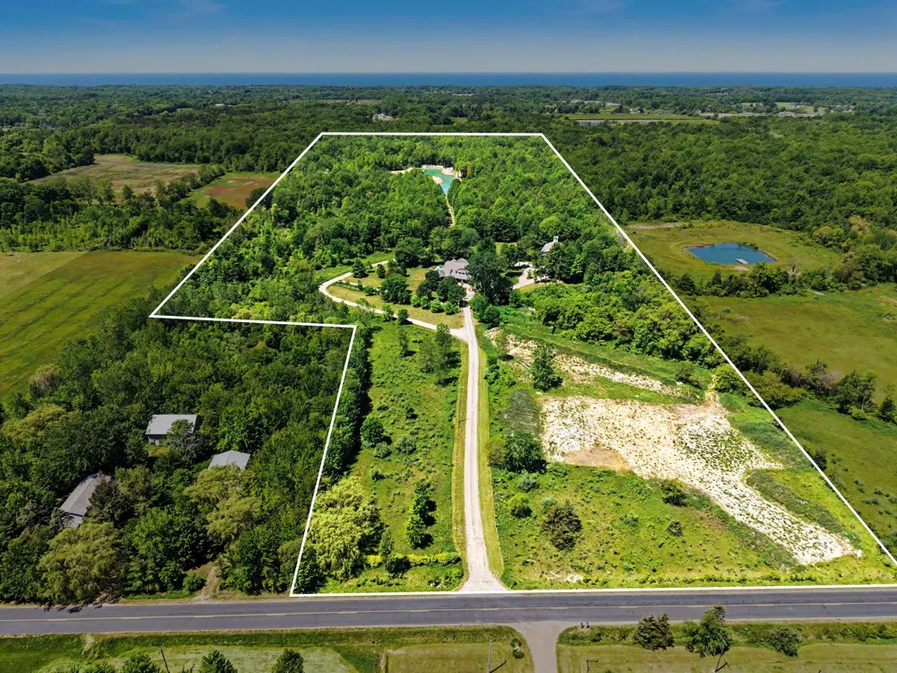 1662 66th Street Fennville, MI 49408